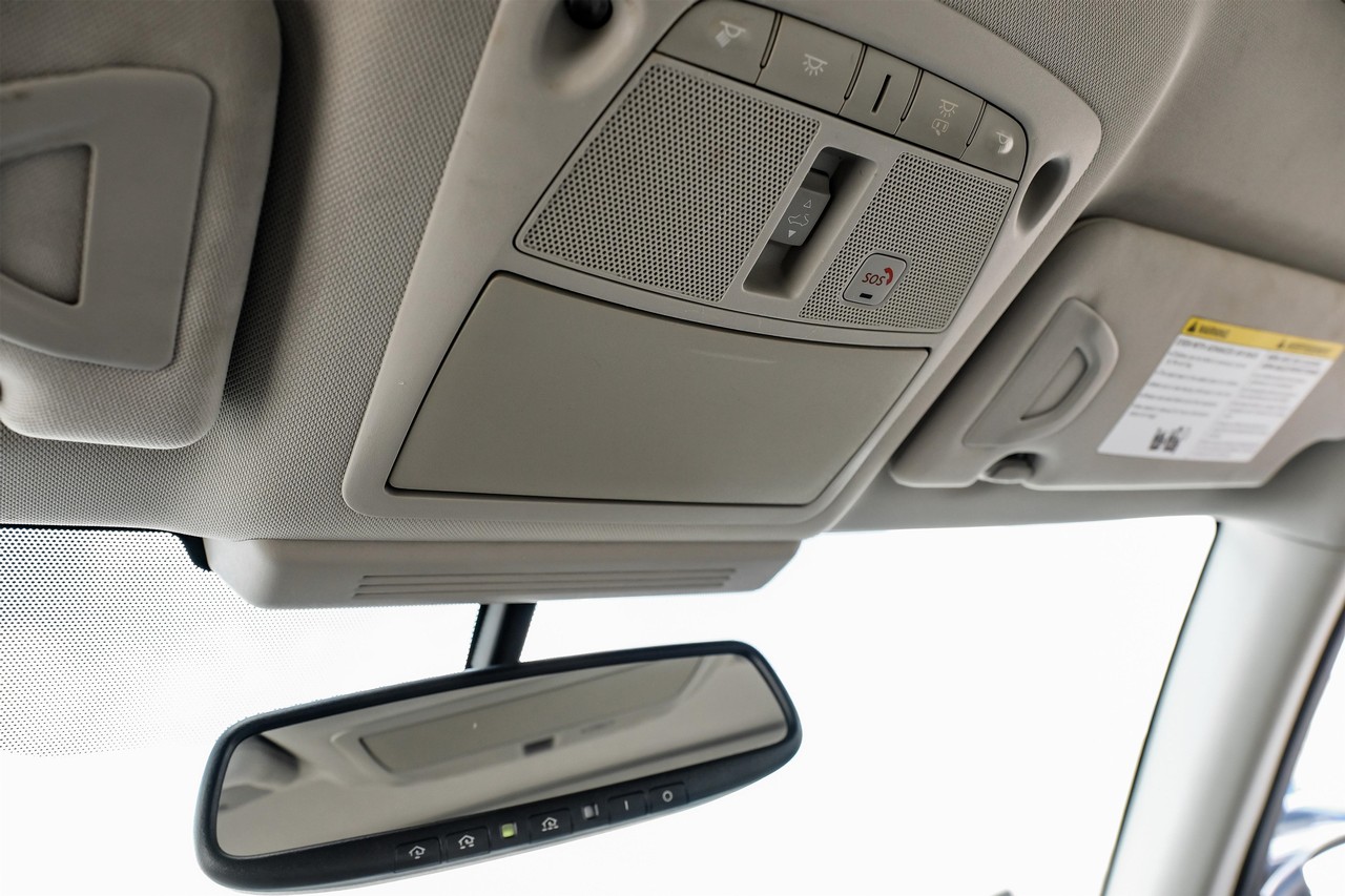 INFINITI Q50 Vehicle Main Gallery Image 35