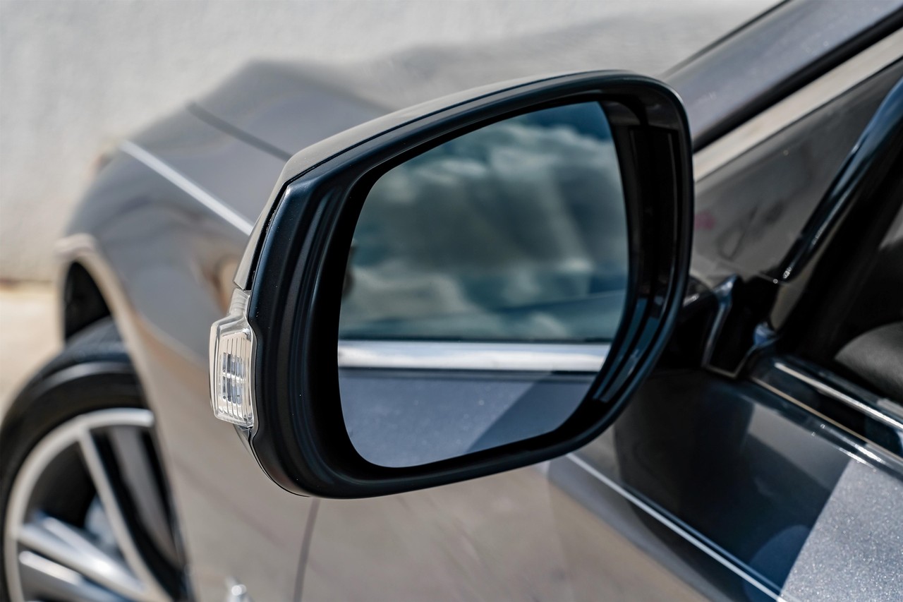 INFINITI Q50 Vehicle Main Gallery Image 40