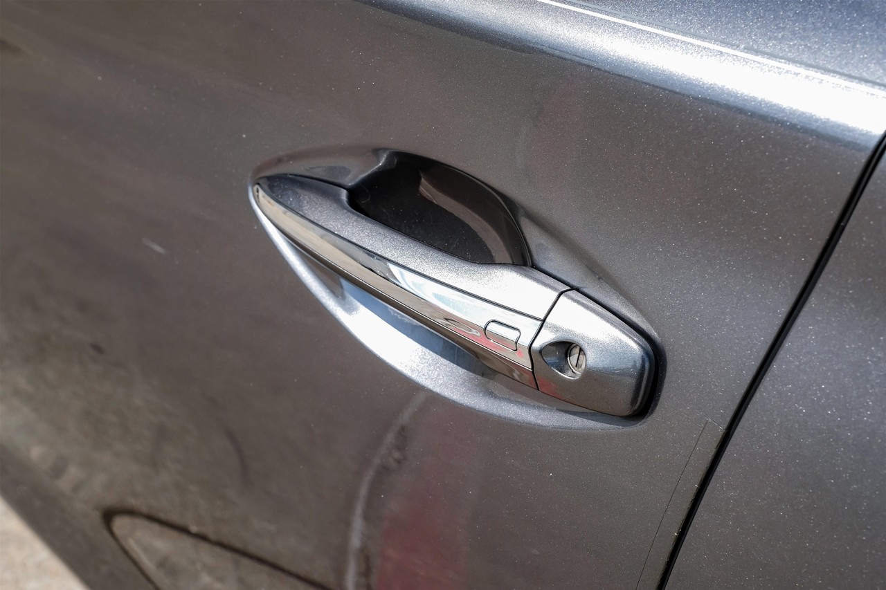 INFINITI Q50 Vehicle Main Gallery Image 41