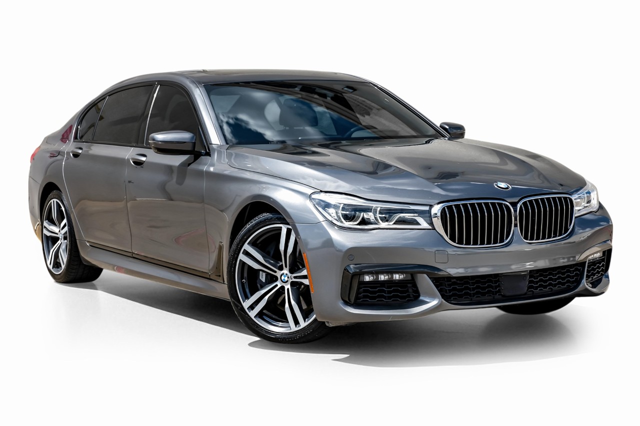 BMW 750i xDrive Vehicle Main Gallery Image 07