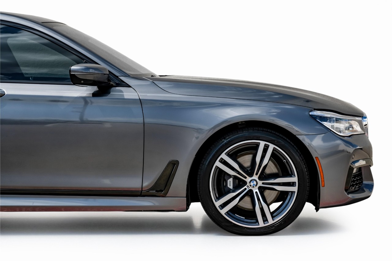BMW 750i xDrive Vehicle Main Gallery Image 10
