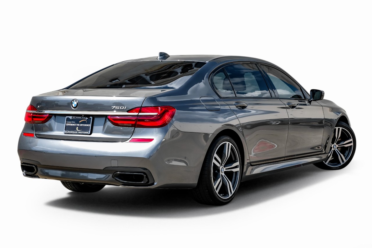 BMW 750i xDrive Vehicle Main Gallery Image 11