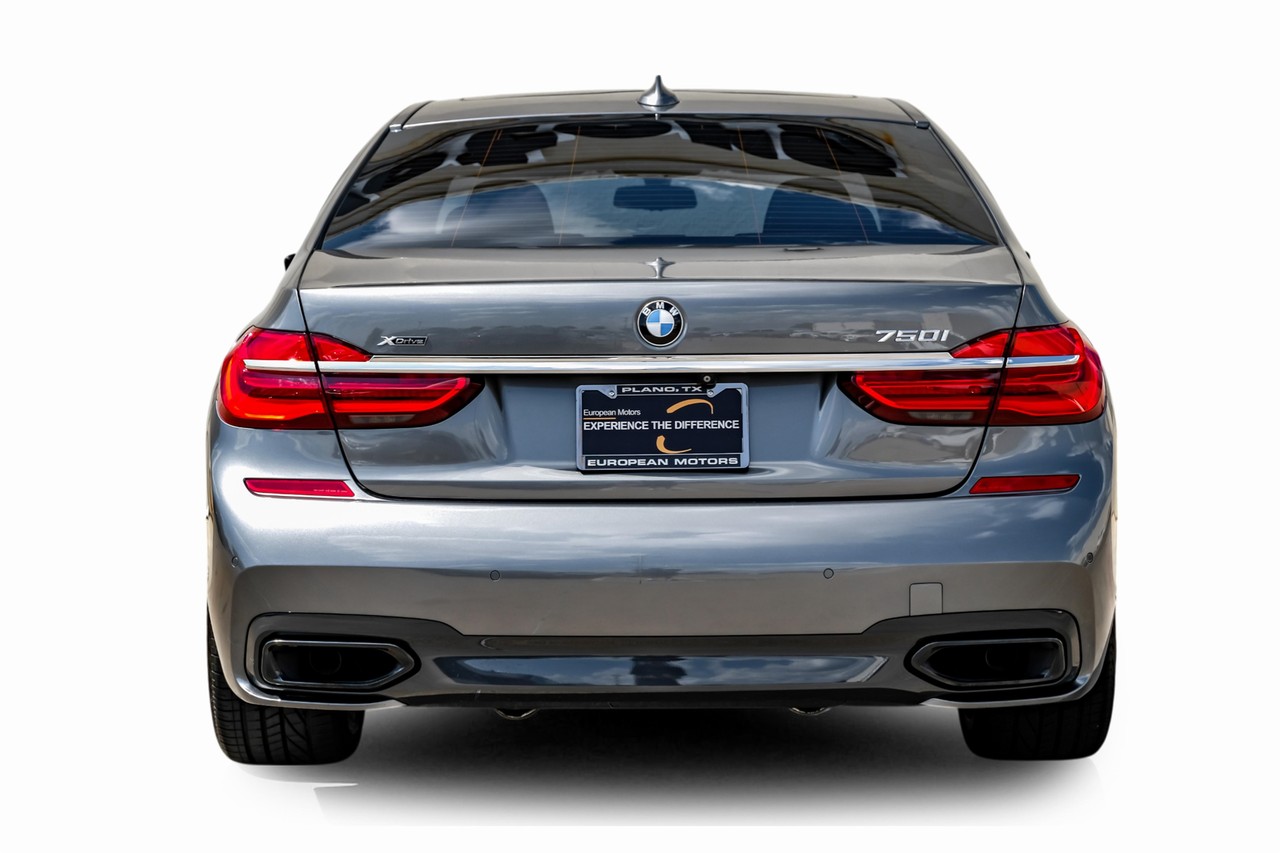 BMW 750i xDrive Vehicle Main Gallery Image 12