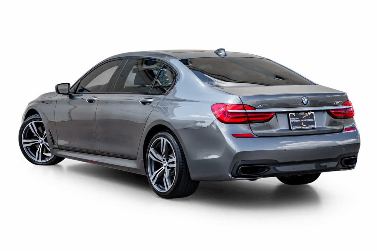 BMW 750i xDrive Vehicle Main Gallery Image 13