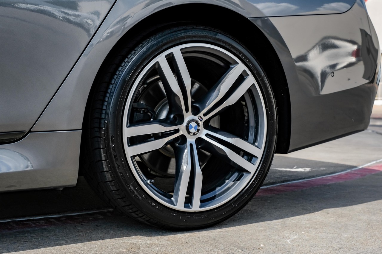 BMW 750i xDrive Vehicle Main Gallery Image 51