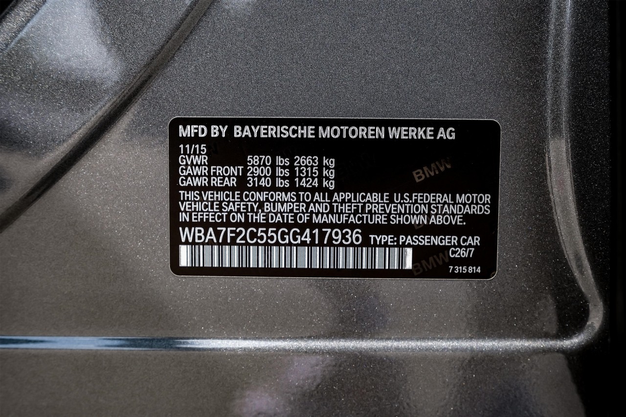 BMW 750i xDrive Vehicle Main Gallery Image 53