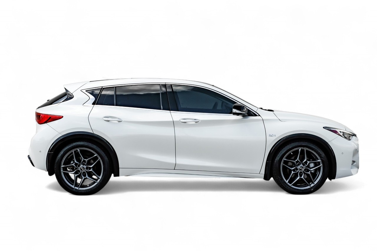 INFINITI QX30 Vehicle Main Gallery Image 08