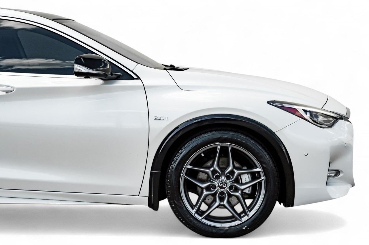 INFINITI QX30 Vehicle Main Gallery Image 10