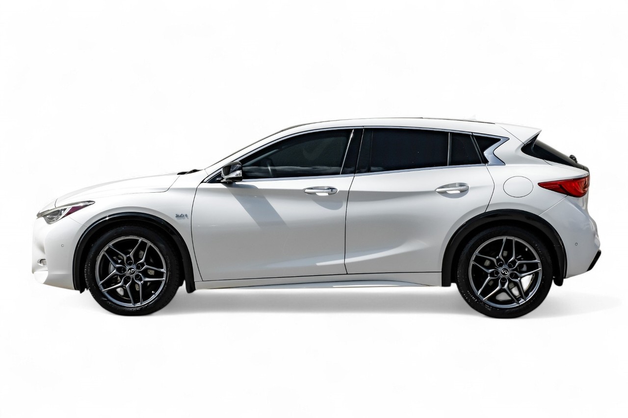 INFINITI QX30 Vehicle Main Gallery Image 13