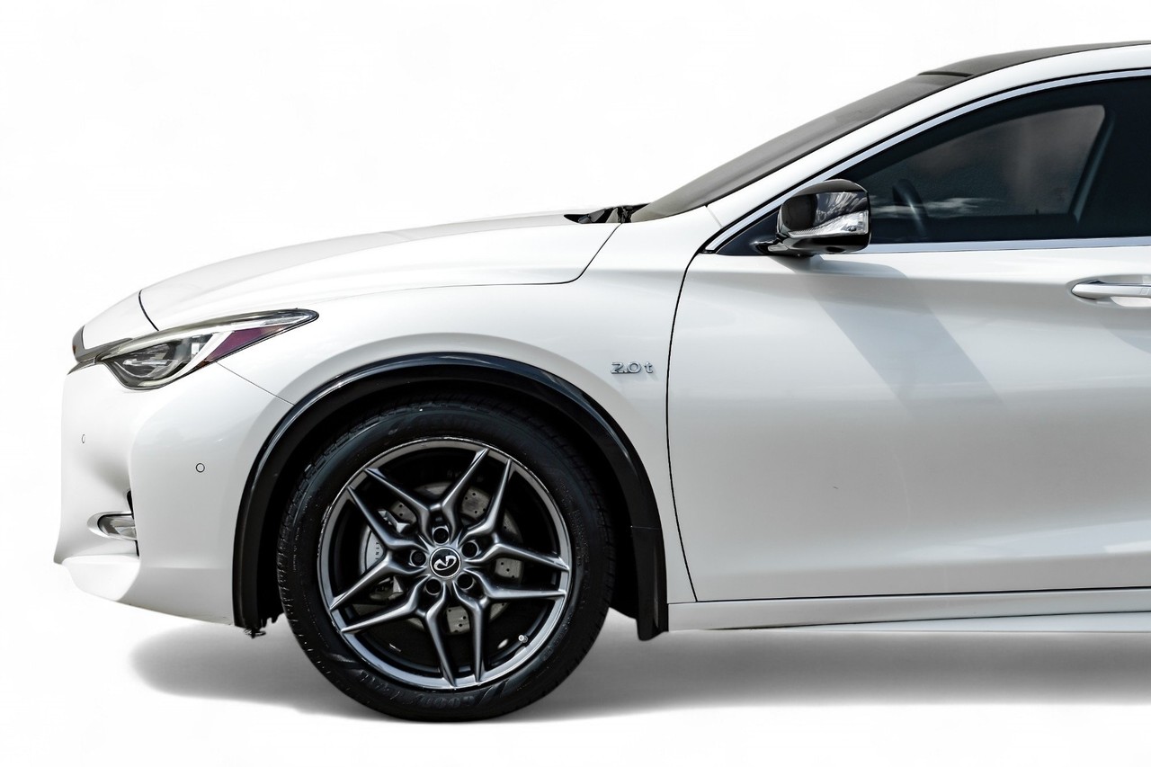 INFINITI QX30 Vehicle Main Gallery Image 14