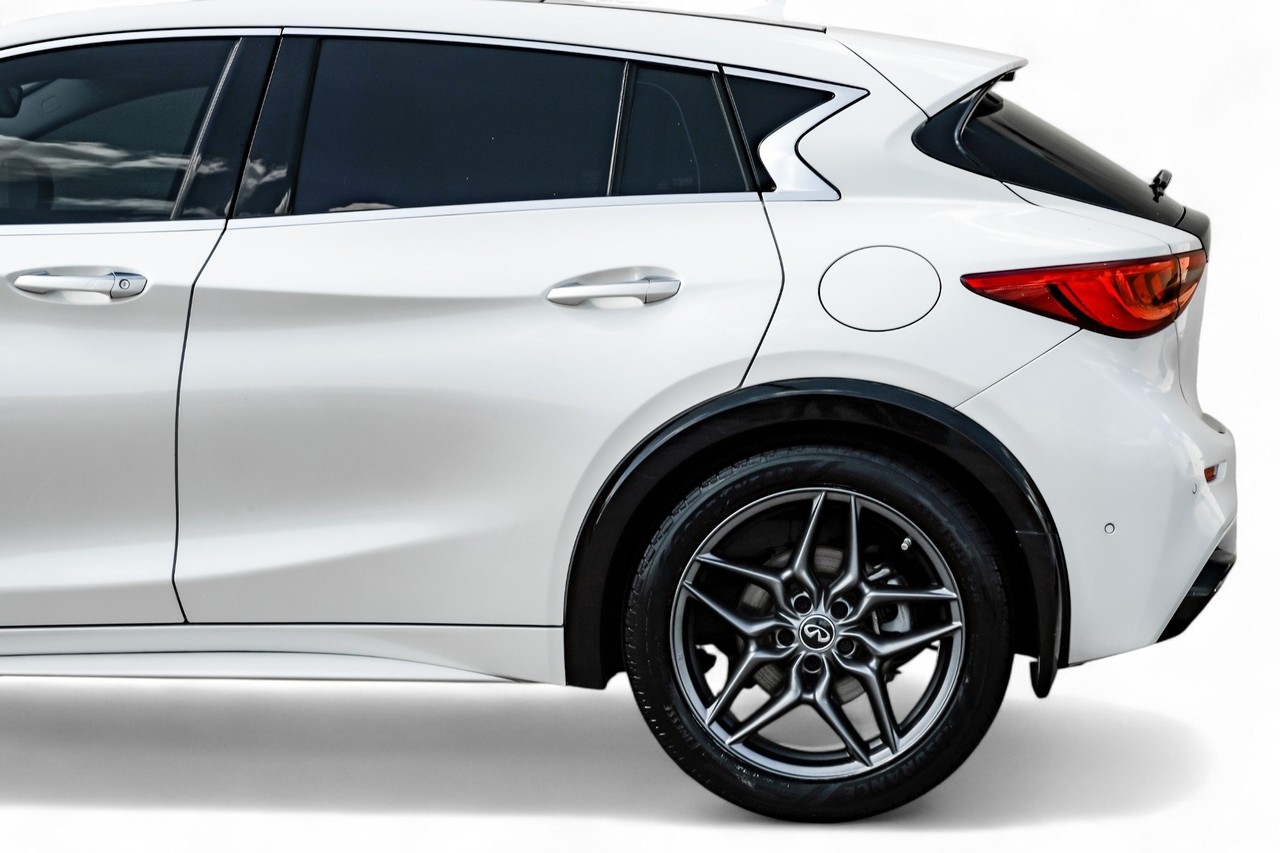 INFINITI QX30 Vehicle Main Gallery Image 15