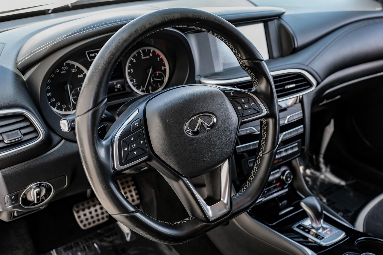 INFINITI QX30 Vehicle Main Gallery Image 19