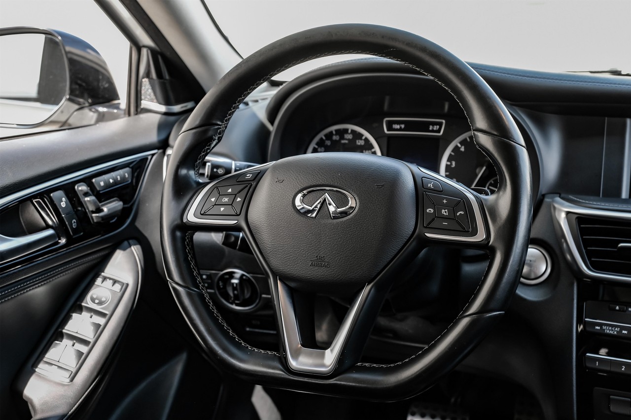INFINITI QX30 Vehicle Main Gallery Image 20