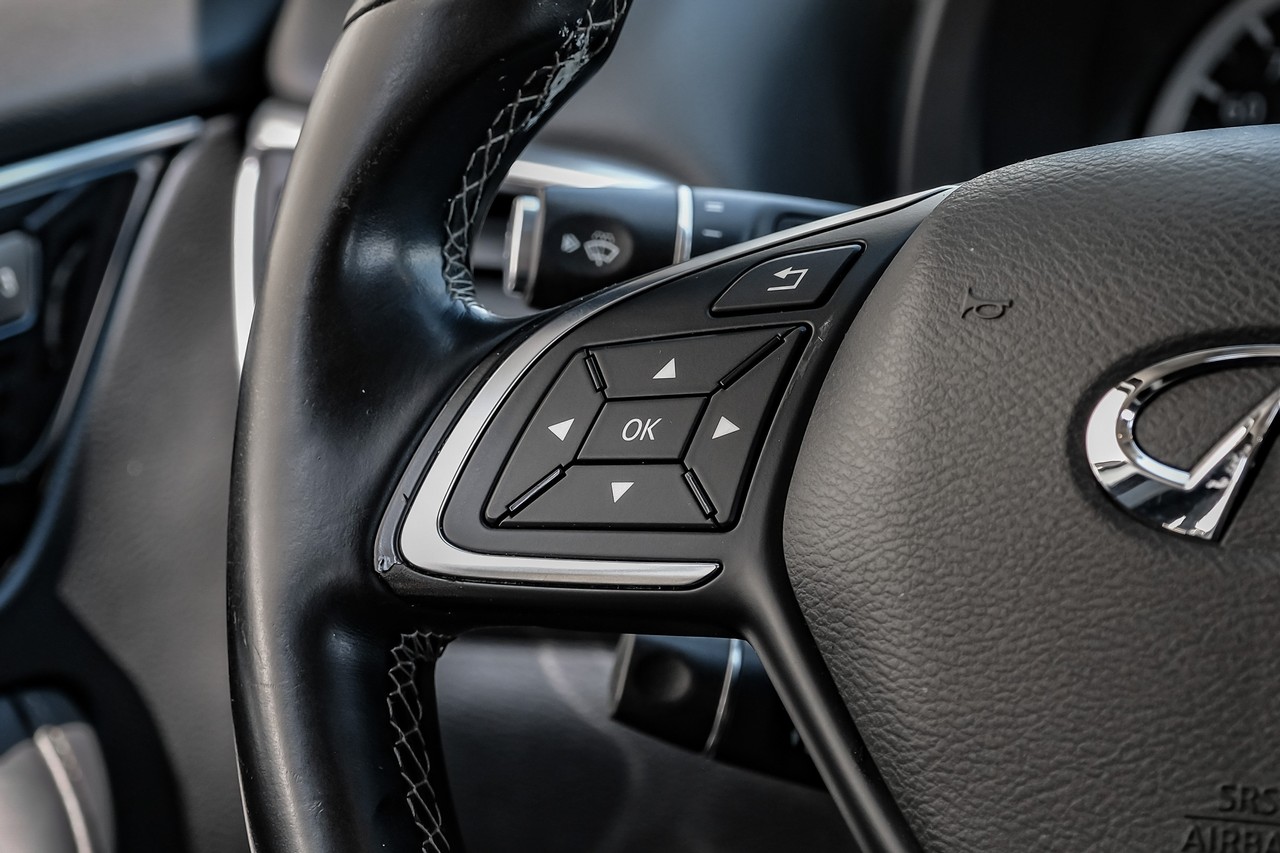 INFINITI QX30 Vehicle Main Gallery Image 21