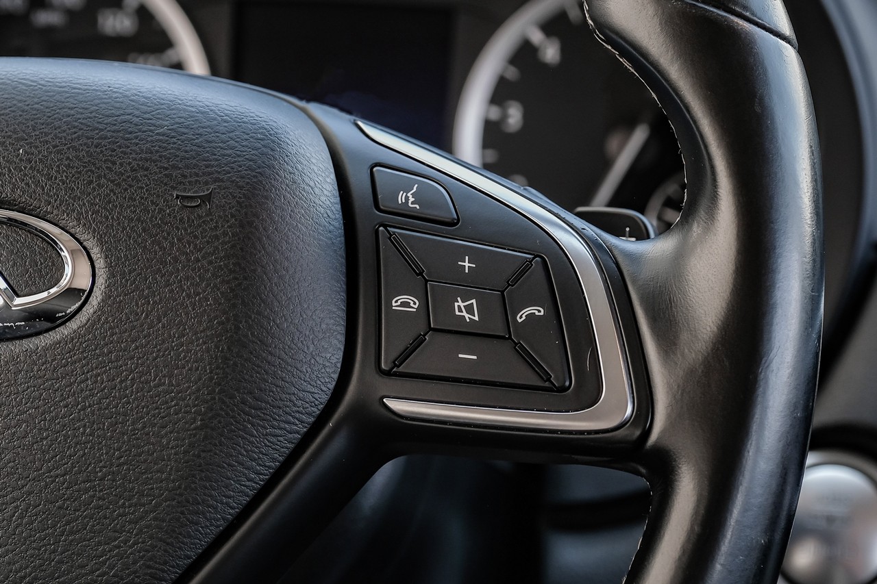 INFINITI QX30 Vehicle Main Gallery Image 22