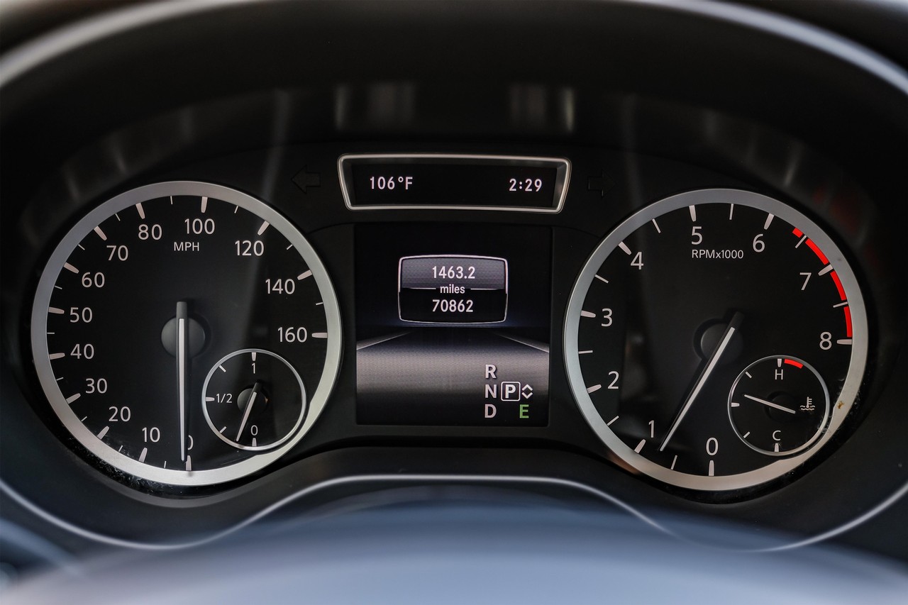 INFINITI QX30 Vehicle Main Gallery Image 23
