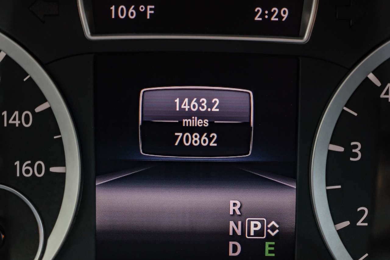 INFINITI QX30 Vehicle Main Gallery Image 24
