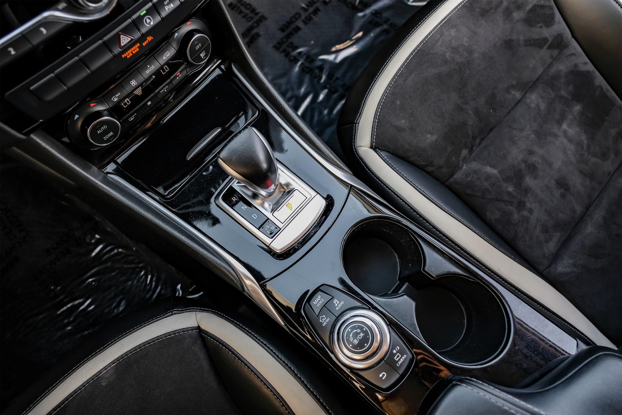 INFINITI QX30 Vehicle Main Gallery Image 28