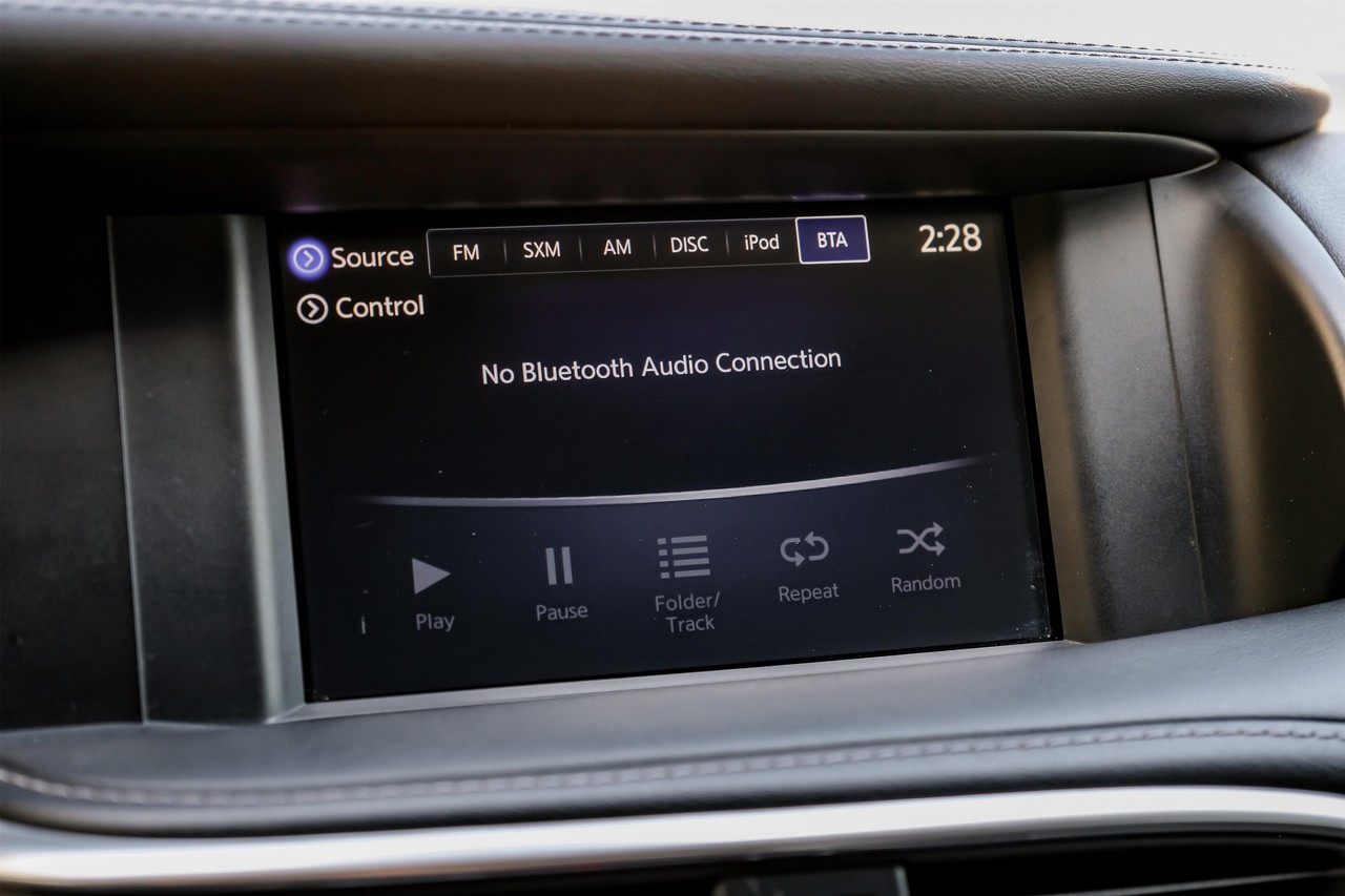 INFINITI QX30 Vehicle Main Gallery Image 34