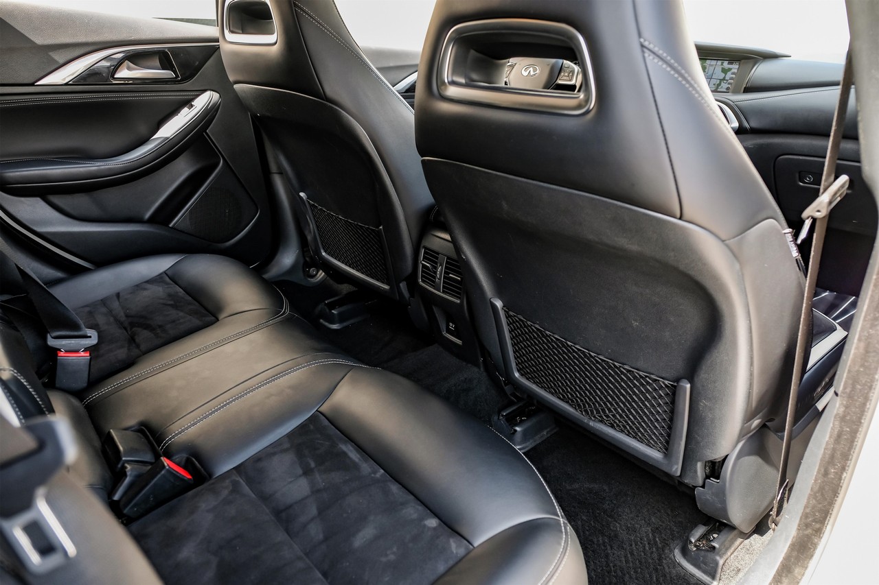 INFINITI QX30 Vehicle Main Gallery Image 38