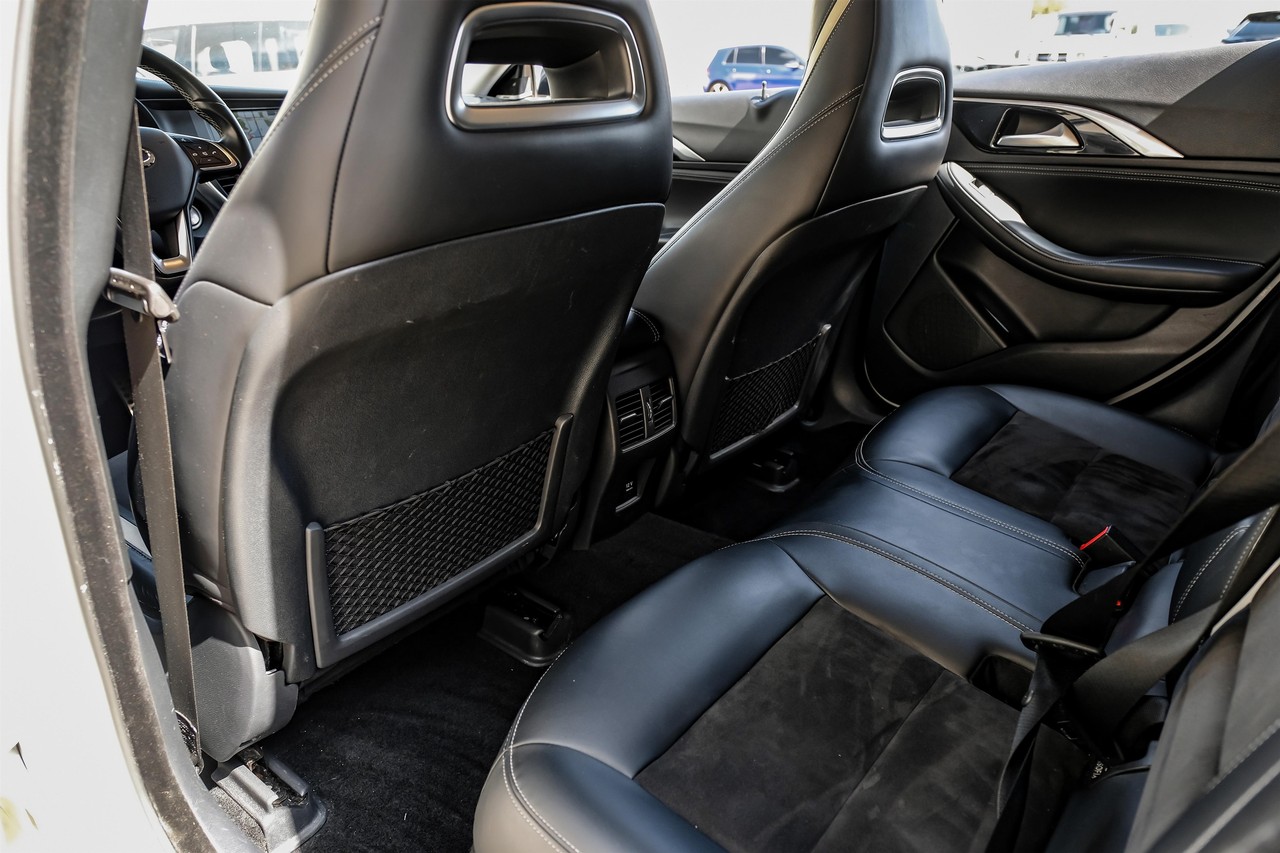 INFINITI QX30 Vehicle Main Gallery Image 39