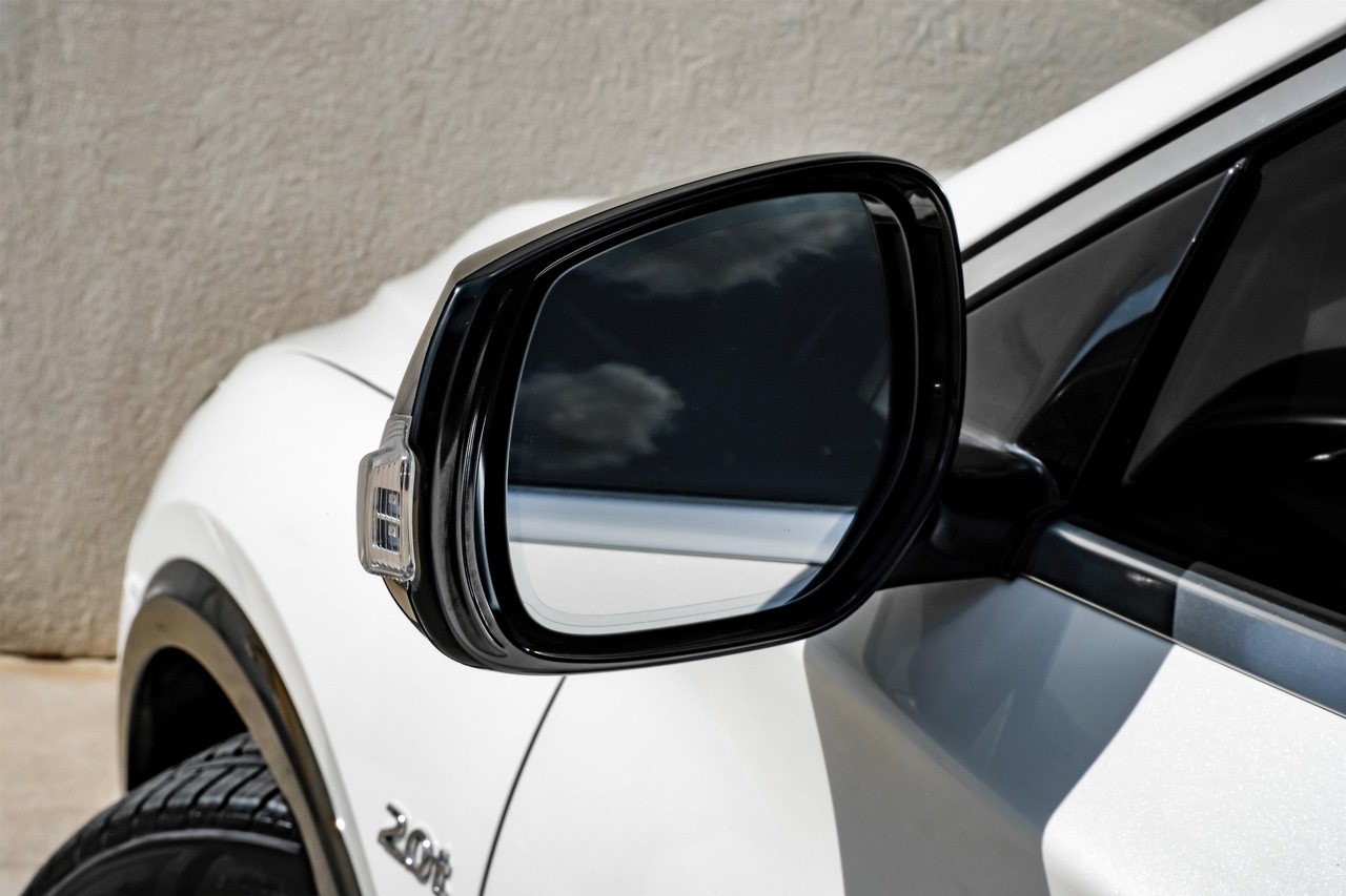INFINITI QX30 Vehicle Main Gallery Image 41