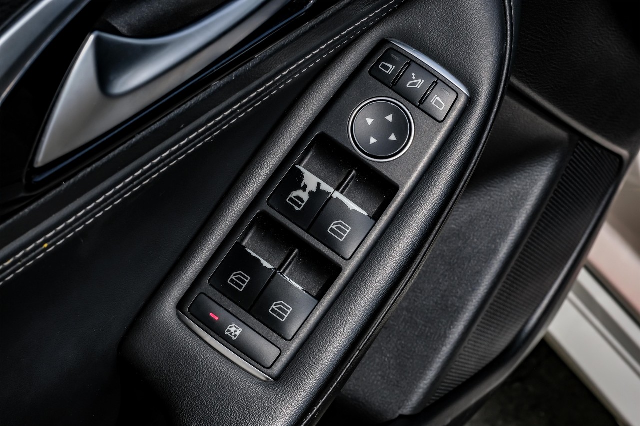 INFINITI QX30 Vehicle Main Gallery Image 44
