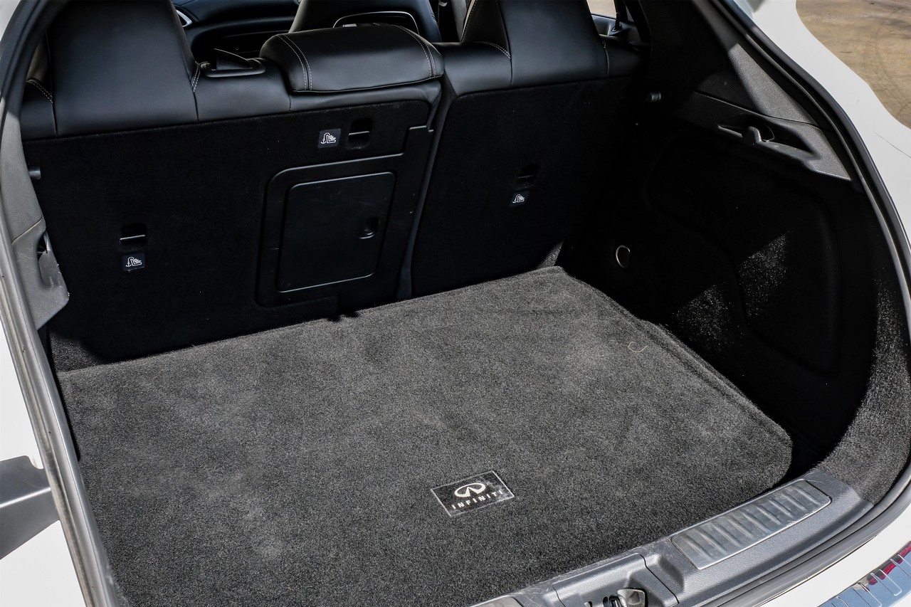 INFINITI QX30 Vehicle Main Gallery Image 50
