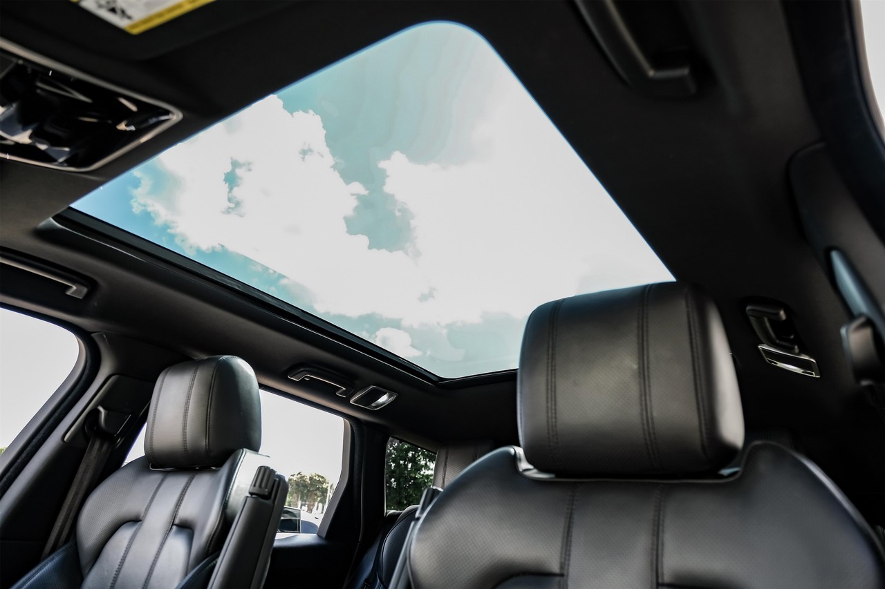 Land Rover Range Rover Sport Vehicle Main Gallery Image 04