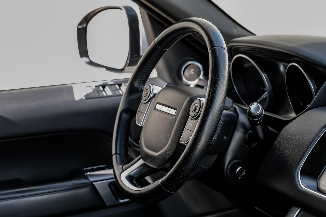 Land Rover Range Rover Sport Vehicle Main Gallery Image 18
