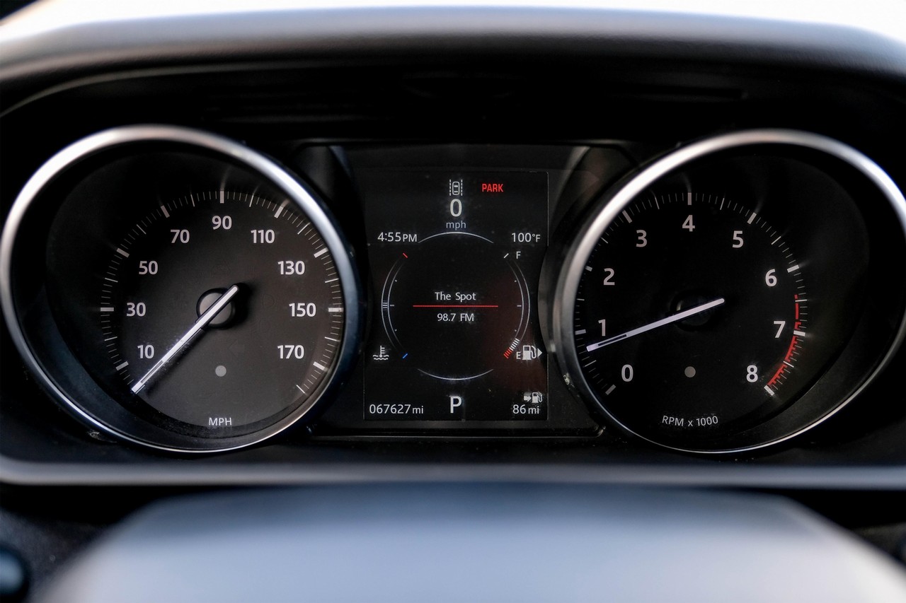 Land Rover Range Rover Sport Vehicle Main Gallery Image 23