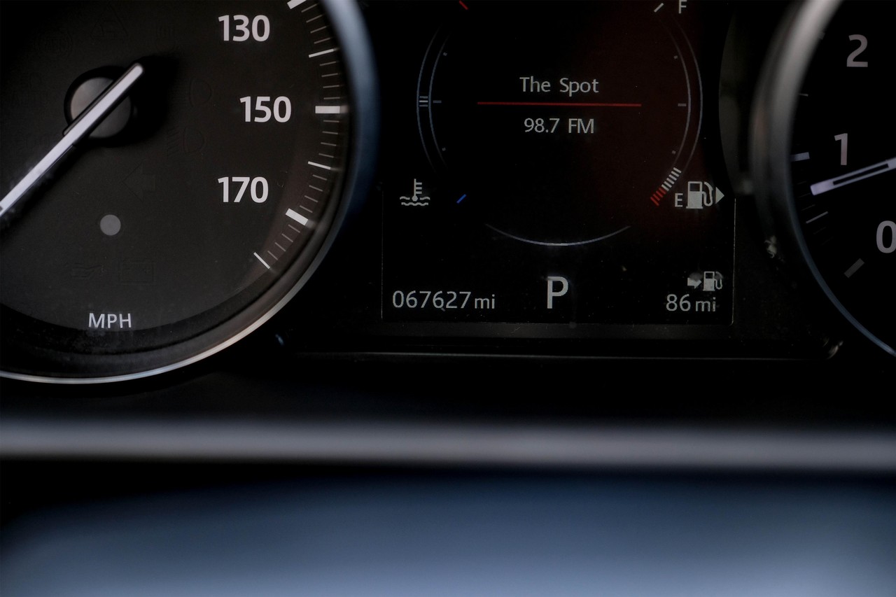 Land Rover Range Rover Sport Vehicle Main Gallery Image 24