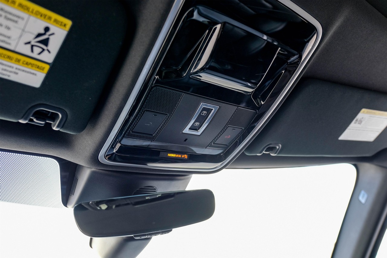 Land Rover Range Rover Sport Vehicle Main Gallery Image 27