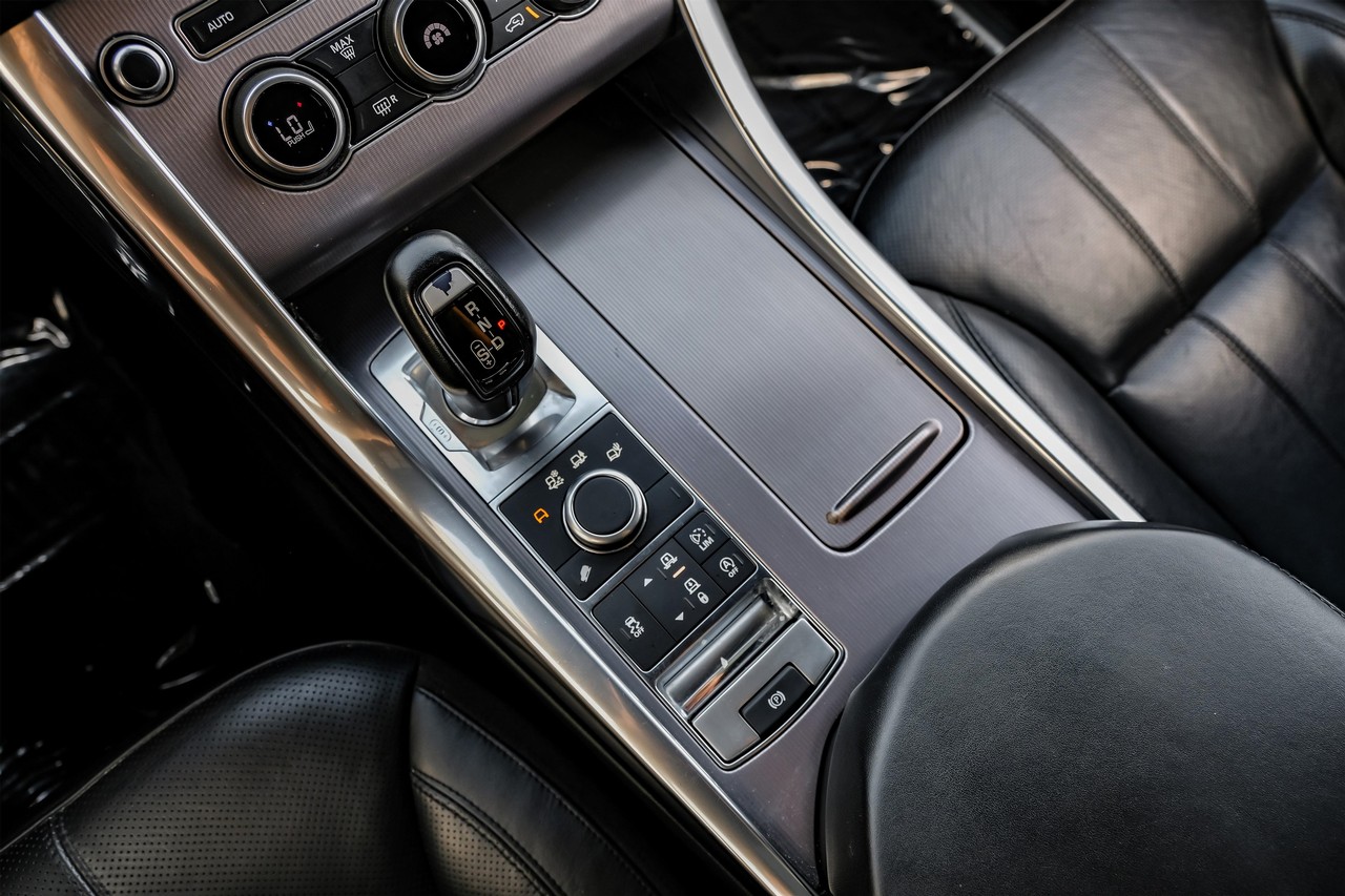 Land Rover Range Rover Sport Vehicle Main Gallery Image 29