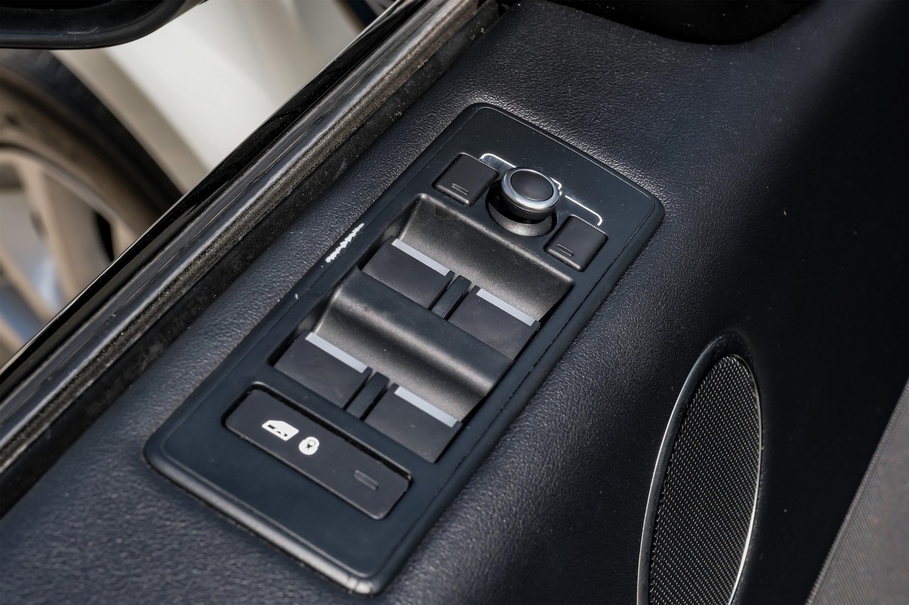 Land Rover Range Rover Sport Vehicle Main Gallery Image 42