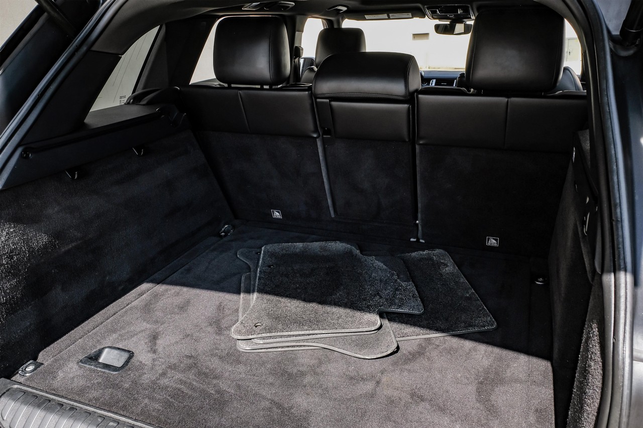 Land Rover Range Rover Sport Vehicle Main Gallery Image 48