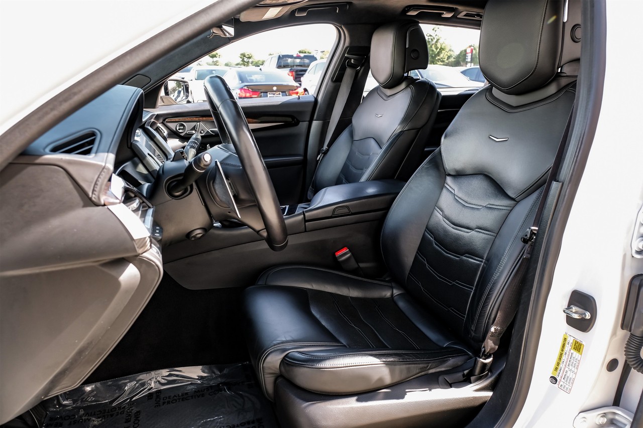 Cadillac CT6 Sedan Vehicle Main Gallery Image 04
