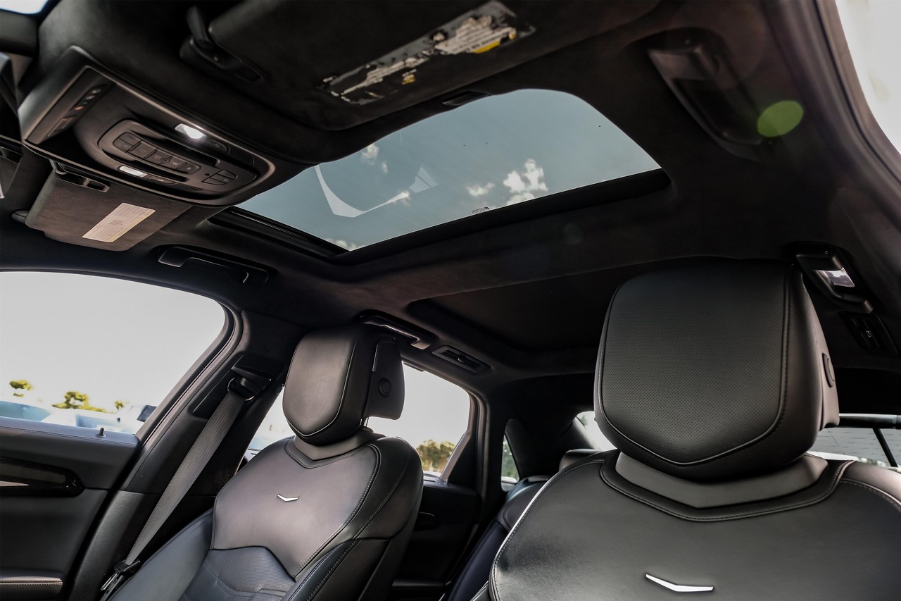 Cadillac CT6 Sedan Vehicle Main Gallery Image 05