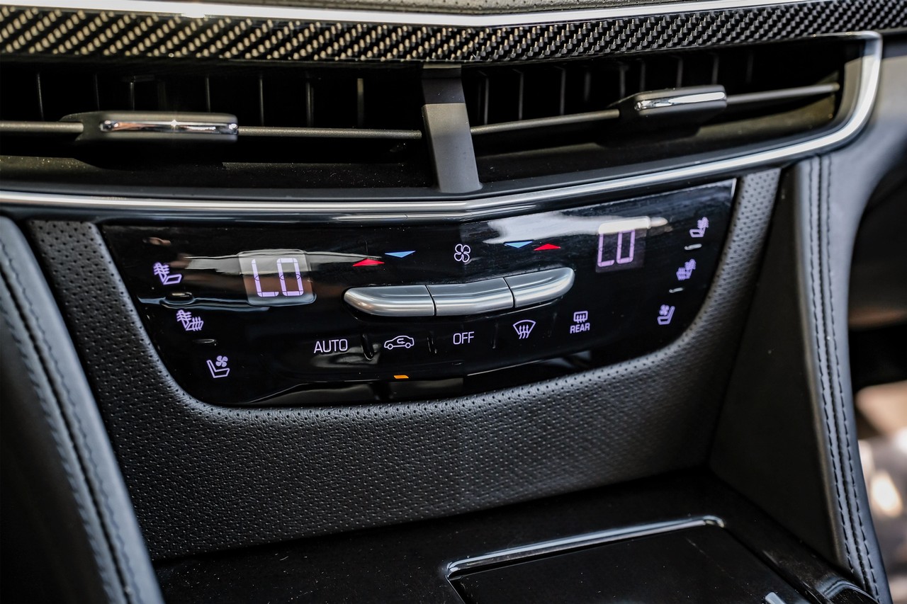 Cadillac CT6 Sedan Vehicle Main Gallery Image 29