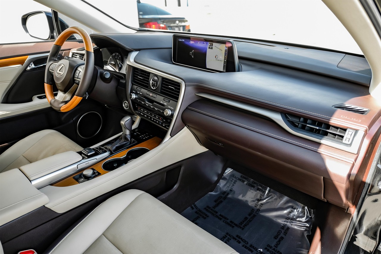 Lexus RX 350 Vehicle Main Gallery Image 17