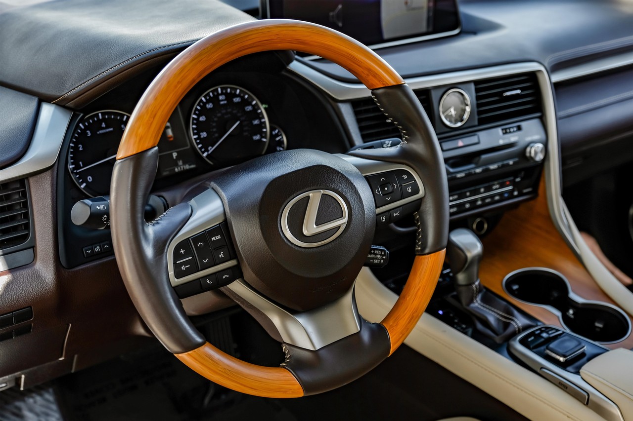 Lexus RX 350 Vehicle Main Gallery Image 20