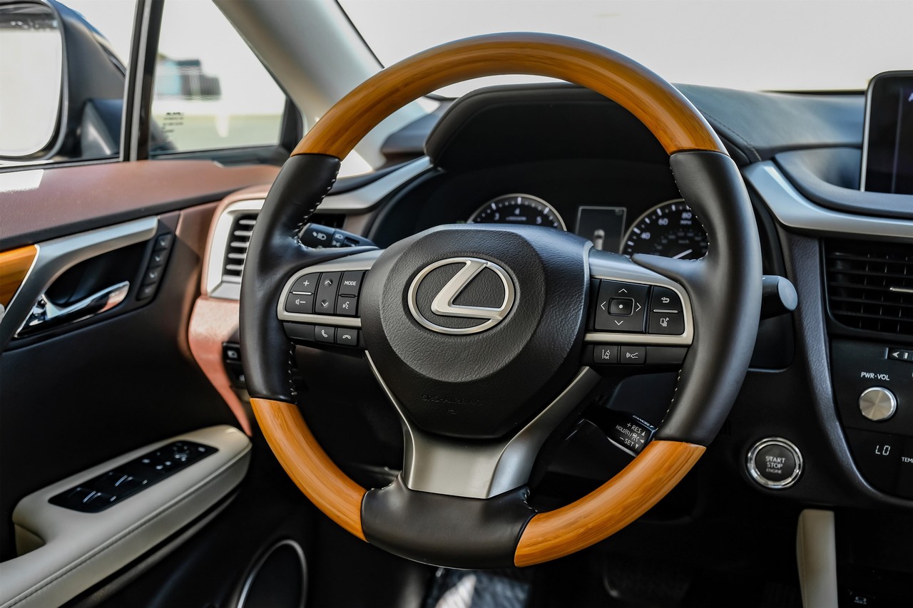 Lexus RX 350 Vehicle Main Gallery Image 21