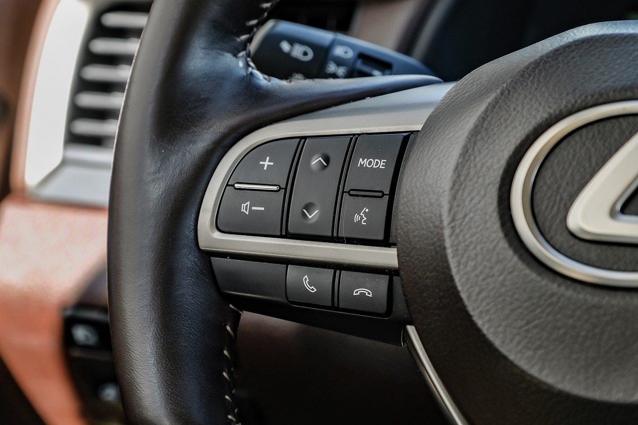 Lexus RX 350 Vehicle Main Gallery Image 22