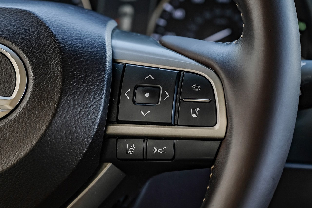 Lexus RX 350 Vehicle Main Gallery Image 23