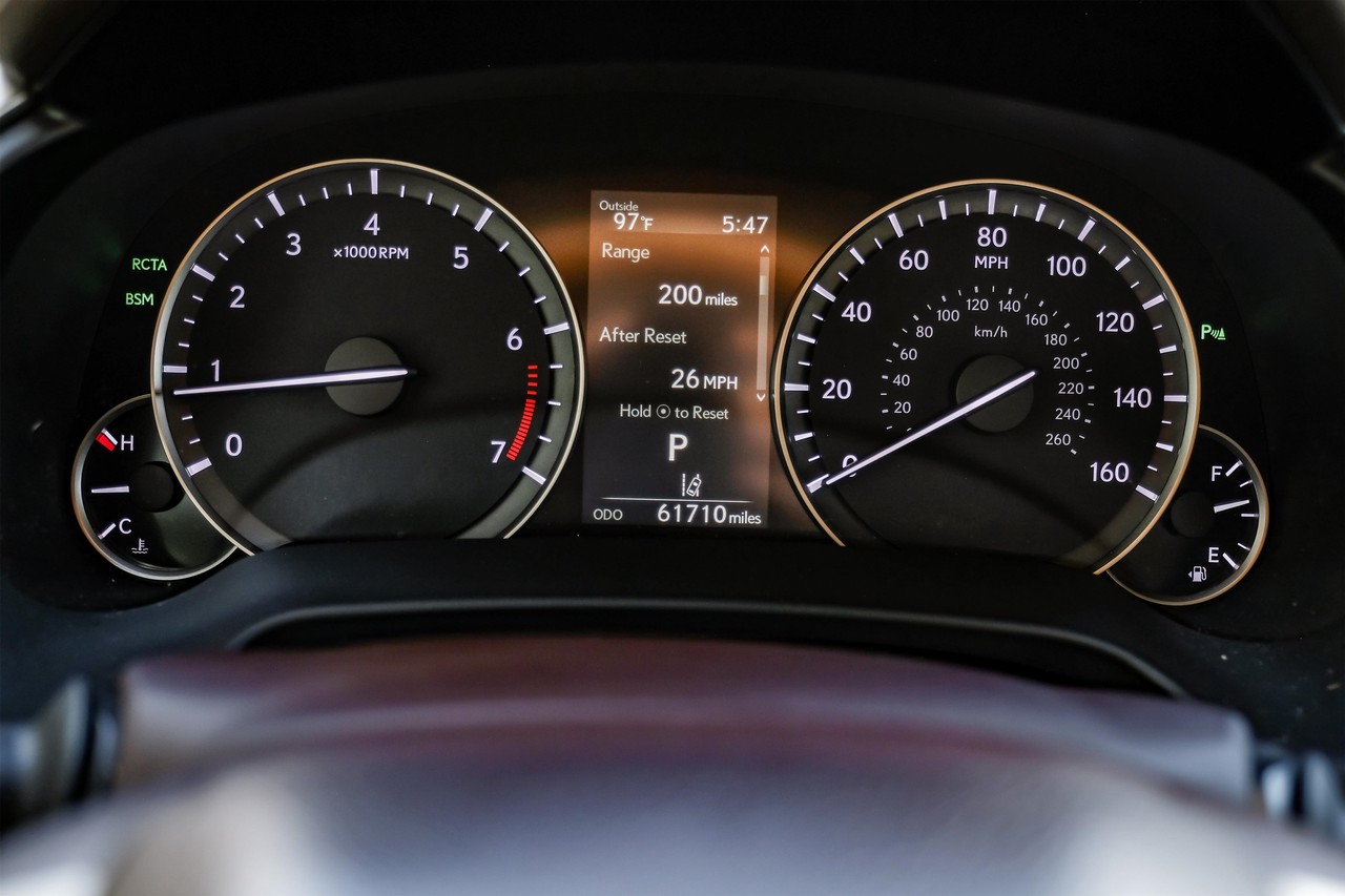 Lexus RX 350 Vehicle Main Gallery Image 24