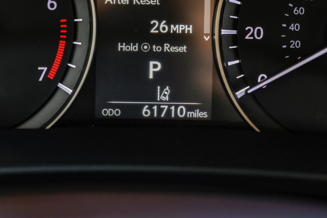 Lexus RX 350 Vehicle Main Gallery Image 25