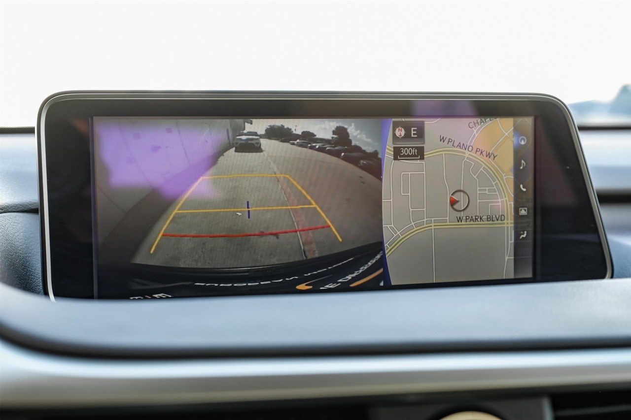Lexus RX 350 Vehicle Main Gallery Image 27