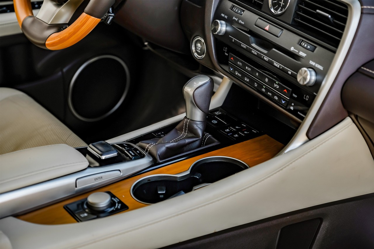 Lexus RX 350 Vehicle Main Gallery Image 28