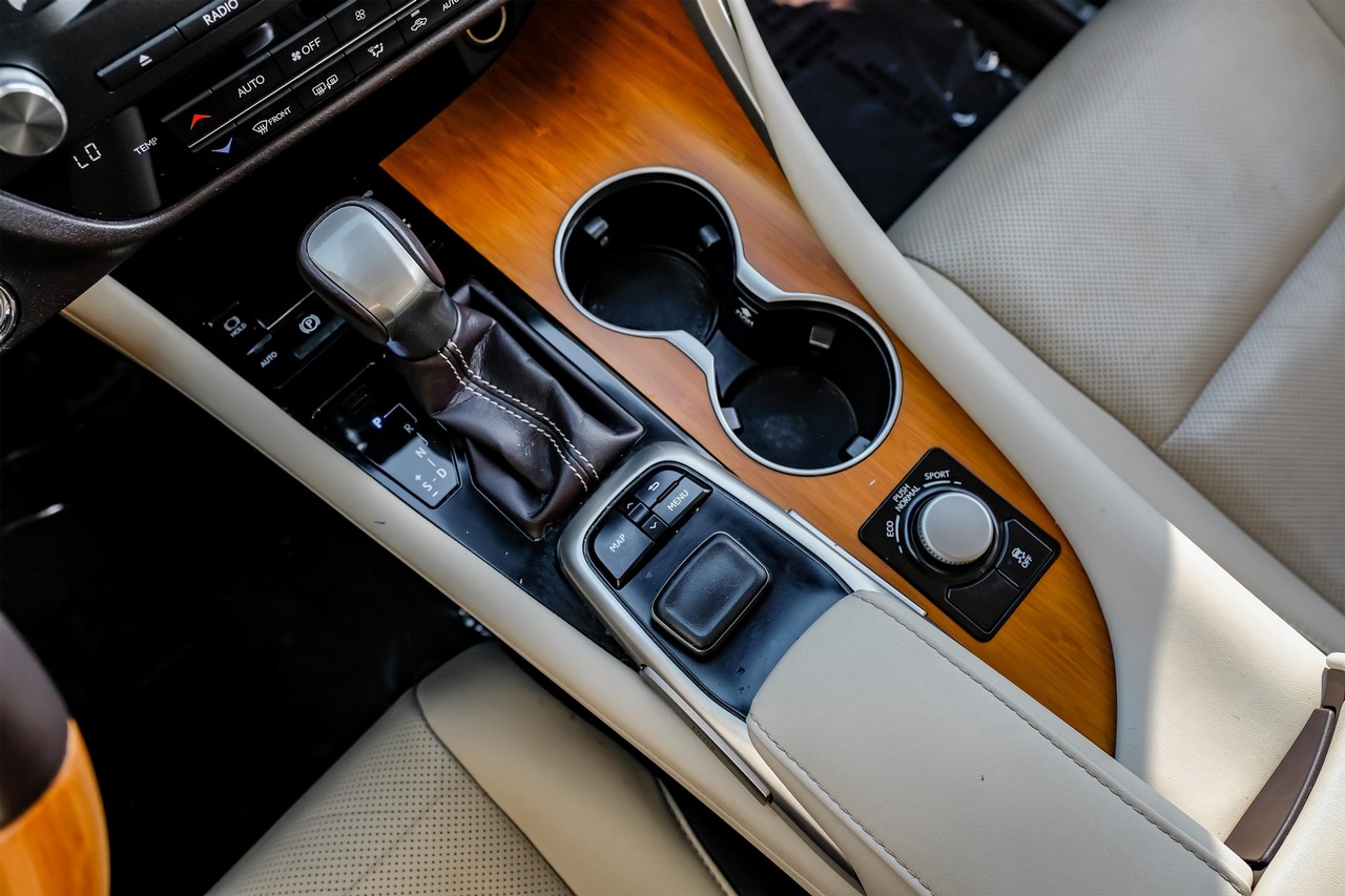 Lexus RX 350 Vehicle Main Gallery Image 29