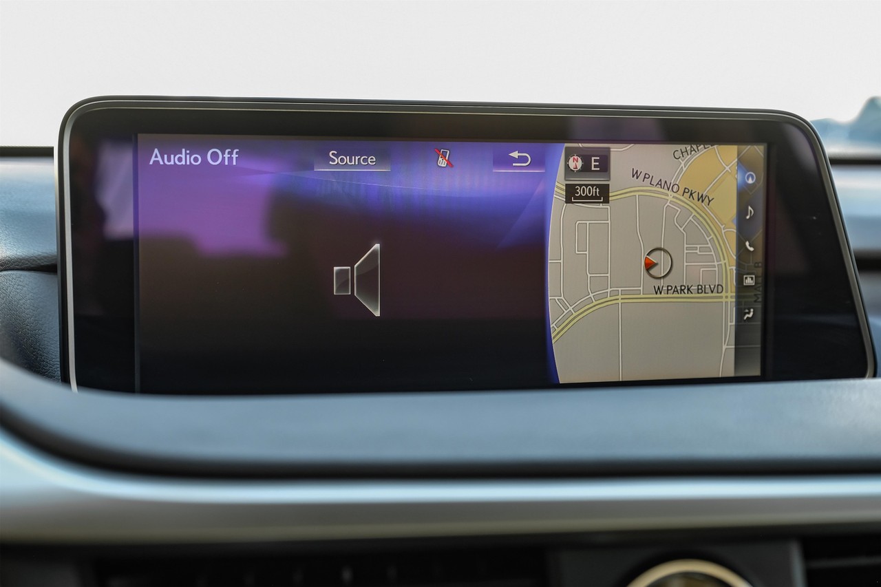 Lexus RX 350 Vehicle Main Gallery Image 32